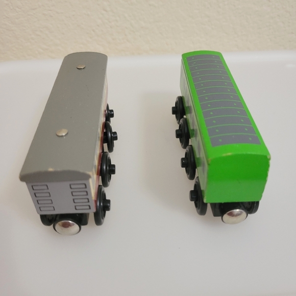 Thomas Wooden Railway Daisy and Express Coach - Vintage - Picture 4 of 6